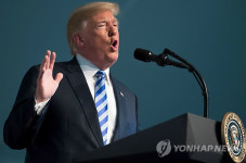 트럼프, 석탄·핵 발전소 퇴출 막는 즉각적 조치 지시