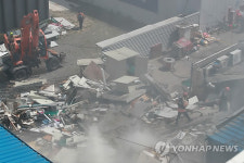 서울 용산 4층 건물 완전히 붕괴…1명 부상, 매몰자 수색