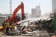 용산 상가 건물 붕괴… 수색 작업 한창