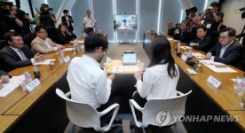 화상시스템 이용한 협진 서비스 살펴보는 김동연 부총리