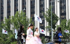 정부서울청사, 현충일 조기게양