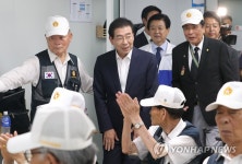 6.25 참전유공자회 방문한 박원순