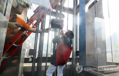 경찰병원역 엘리베이터 멈춰 13명 3시간 갇혔다 구조…7명 치료