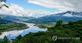 하동 10경으로 선정한 섬호정에서 바라본 섬진강