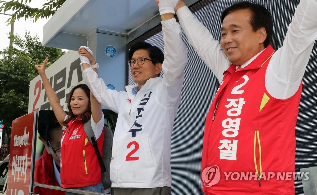 김문수 후보, 유세 활동 마무리하고 손가락 욕설 폭행 사건 논란