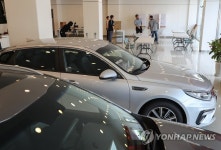 자동차 대리점이 투표소로