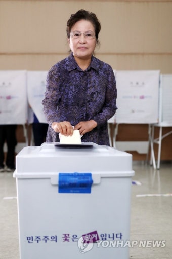권양숙 여사 투표