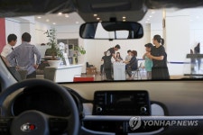 투표소가 된 자동차대리점