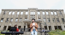 전쟁의 땅에서 울려 펴지는 평화의 노래
