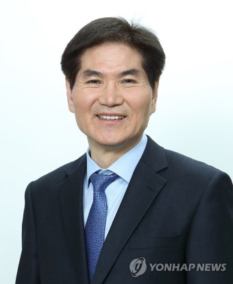 문 대통령, 신임 시민사회 수석에 이용선 임명