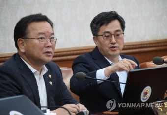 국무회의 참석한 김동연 부총리와 김부겸 장관