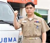 심폐소생술로 의식 잃고 쓰러진 시민 구한 해군 원사