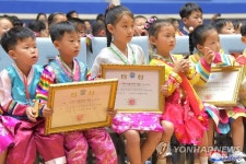 바둑 두는 어린이들