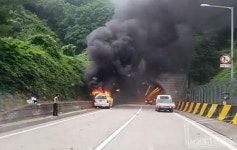 구미 중앙고속도로서 승용차에 불…인명피해 없어