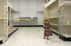 남은 것 다 살게요…美토이저러스 폐업일 11억원어치 사 기부