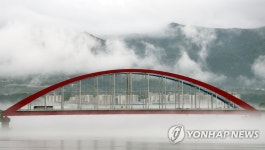 피어나는 물안개
