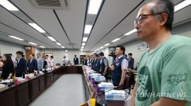 한국노총 근로자위원들만 참석한 채