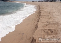 또 침식되는 동해안 해수욕장 백사장