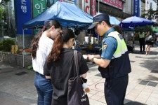 털어놓기 힘든 가정폭력 피해, QR코드로 상담받으세요