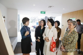 김정숙 여사, 싱가포르 장애인사회통합 지원센터 방문