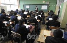 日 중학교 교사 60% 월 80시간 넘게 시간 외 근무