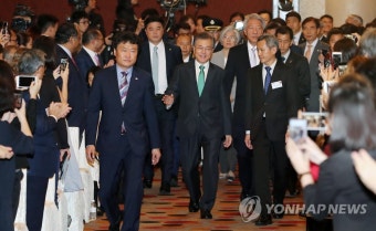 싱가포르 렉처, 입장하는 문 대통령
