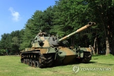 춘천 남이섬에 퇴역 전차 전시