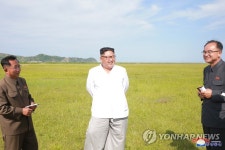 함경북도 채소 온실농장 부지 찾은 김정은