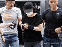 영아 사망 어린이집 교사 , 영장실질심사 출석