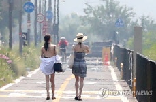 한산한 한강 자전거 도로