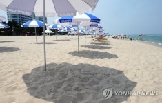 너무 뜨겁다 해수욕장도 한산