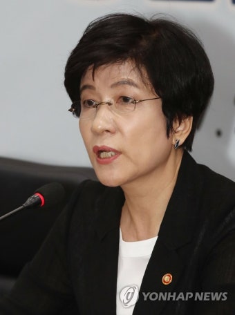 최저임금 간담회 참석한 김영주