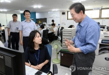 삼양동 주민센터 공무원 격려하는 박원순 시장