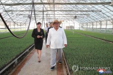 양묘장 시찰하는 북한 김정은 위원장