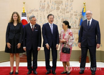 문 대통령, 주한 벨기에 대사 신임장 제정