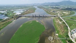 영산강 승촌보 주변에 드러난 모래톱