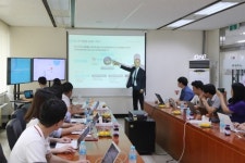 드론으로 태양광 패널 균열 찾는다 KT 발전소 관리 서비스