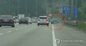 고속도로 갓길 얌체운전 장애물로 막는다