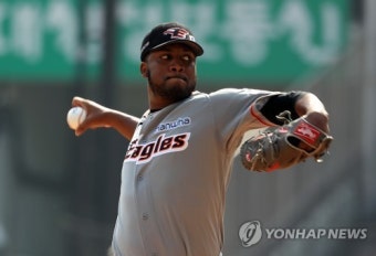 '12승' 샘슨, 한화 외국인 투수 최다승…kt전 6이닝 2실점