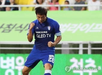 '왼발의 달인' 염기훈, 수원 팬이 선정한 7월 MVP