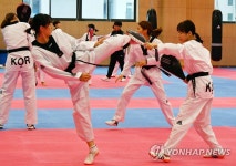 아시안게임 태권도팀 힘찬 발차기