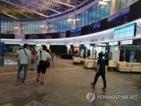 폭우 피해로 집기 들어낸 KTX 강릉역 상가