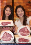 우지방 속에서 숙성된 한우 맛보세요