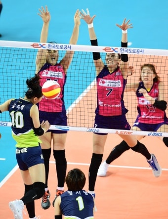 흥국생명, 현대건설 3-0으로 격파…2연속 셧아웃 승리