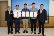 대경에프엔디 | 무안군 일자리 창출 우수 기업 3곳에 인증서
