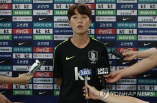 답변하는 김혜리