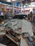 약국으로 돌진한 BMW 승용차