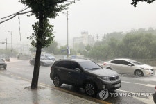 소나기 내리는 광주천변