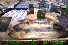 안 오르는 게 없다…채소·과일 이어 수산물값 급등