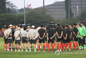 김학범 감독, 주장에 손흥민